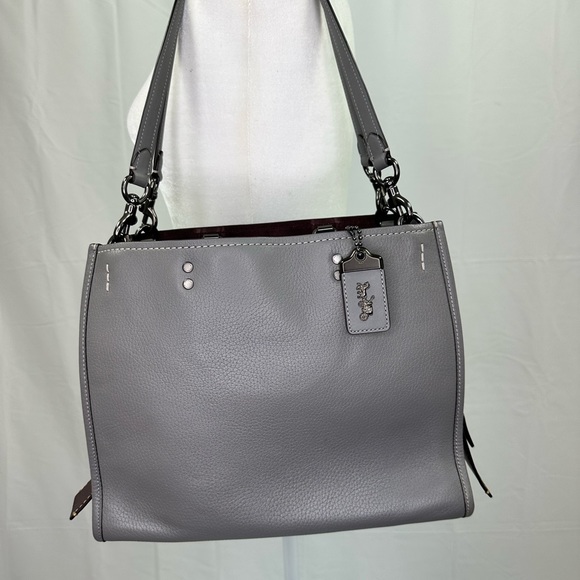 Coach Rouge - Picture 3 of 16